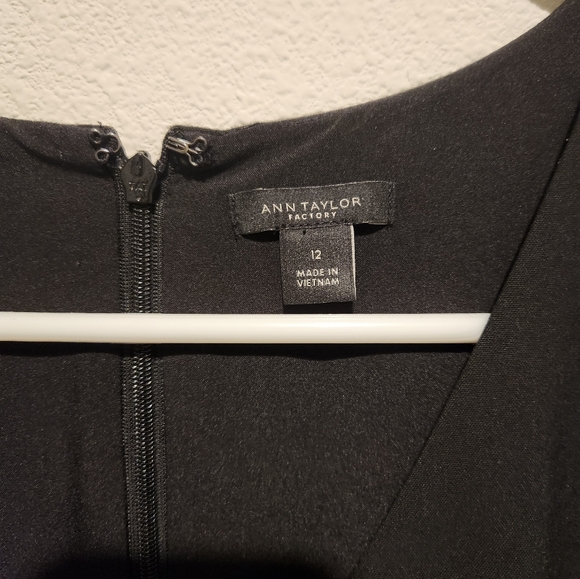 Ann Taylor Factory Sheath Dress Black Size 12 - Picture 2 of 4